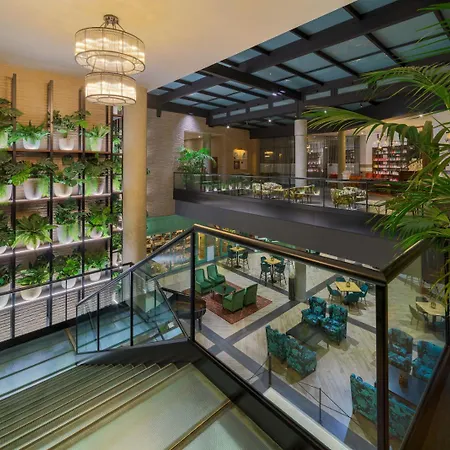 Hotel H10 Marina