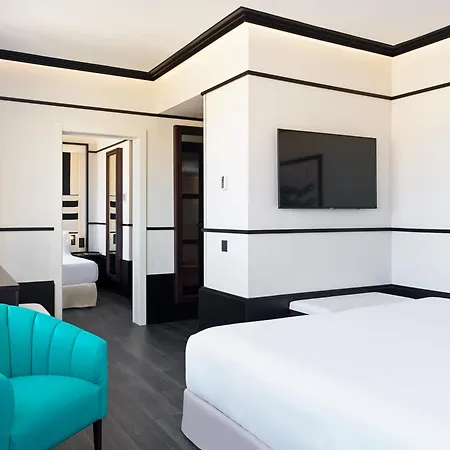 H10 Marina Otel 4*
