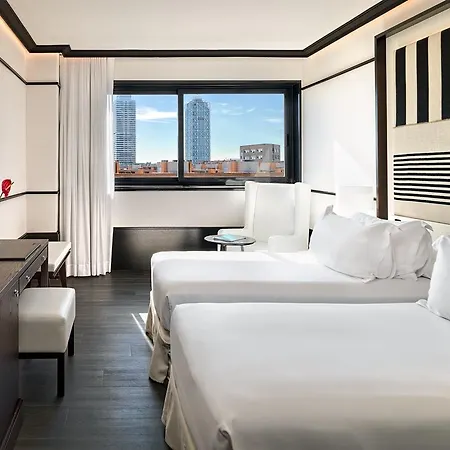 H10 Marina Otel 4*